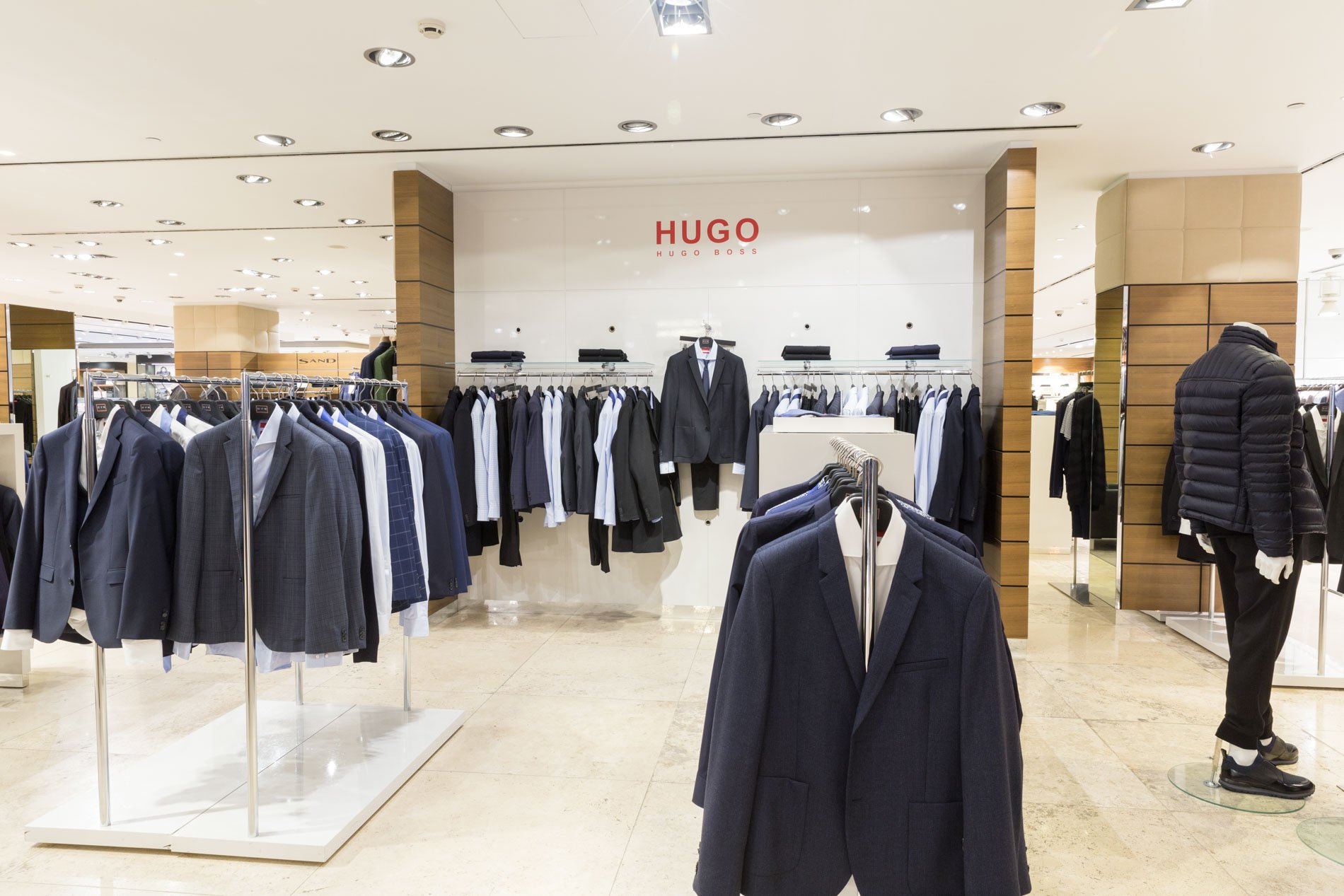 Боссы москва. Хьюго босс бутик. Магазин hugo boss в москве. Боссы москва. Хьюго босс магазины.